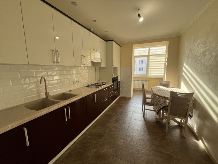 Продаж 2-кімнатної квартири з ремонтом,комора в подарунок - фото 1