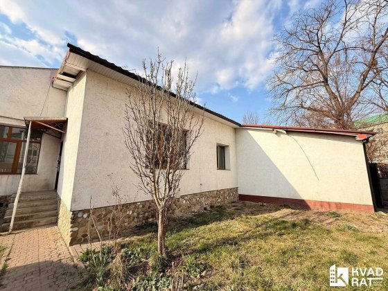 Продаж 4-кім в центрі біля вокзалу із гаражем та земельною ділянкою! Івано-Франківськ