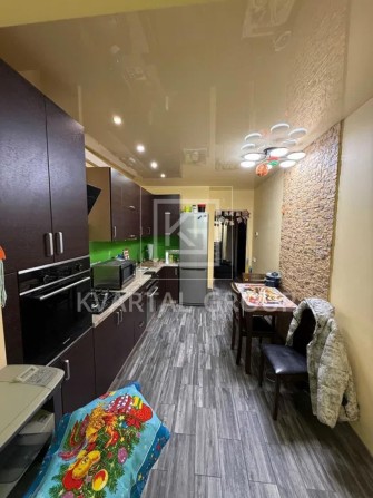 Простора квартира з ремонтом! Газ, 2 балкона! - фото 1