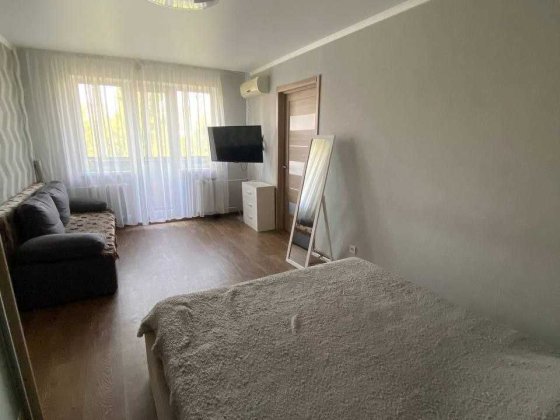 Продам 2 кімнтану квартиру по Героїв Ато Кривой Рог