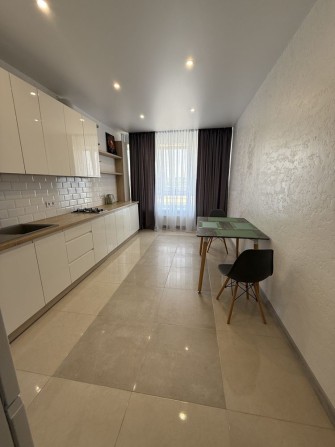 1к квартира з ремонтом та меблями, готова до заселення, Держ Прог ТАК! - фото 1