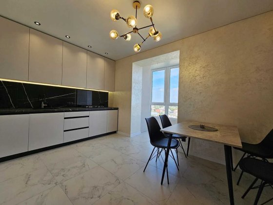 Продам двокімнатну квартиру з ремонтом та видом на гори Івано-Франківськ