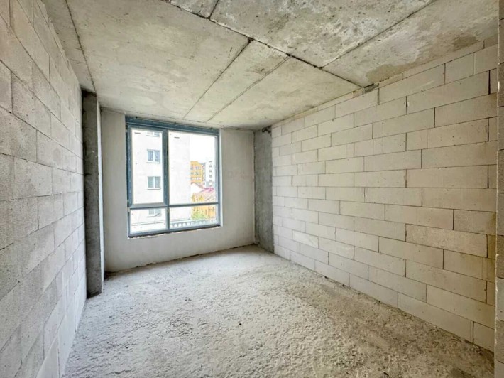 Однокімнатна в готовому будинку біля озера - фото 1