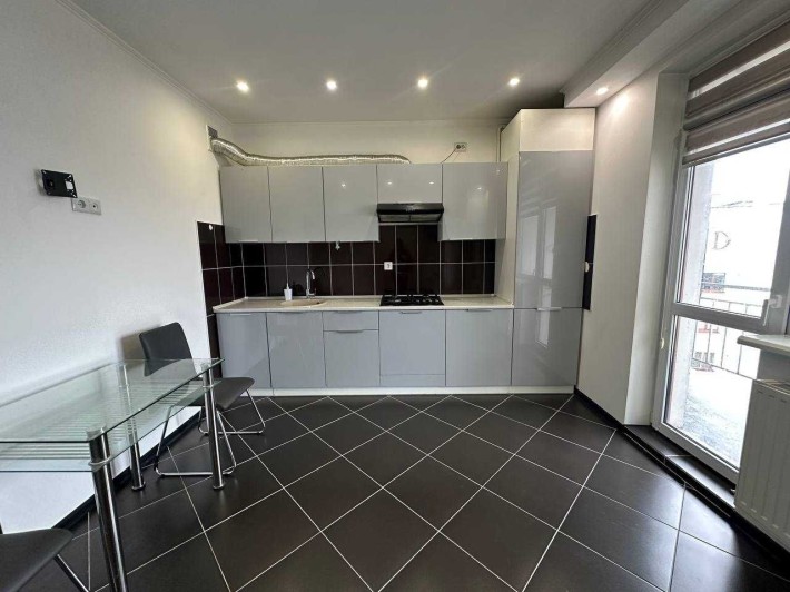 2 кімнатна з ремонтом у новобудові! - фото 1