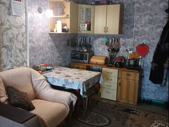 Срочно продаётся двух комнатная комната в малосимейке Кривой Рог