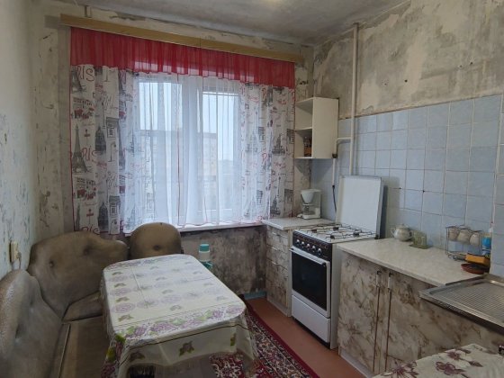 Продам 2 ком.квартиру на Восточном -1( возле " Абсолюта") Кривой Рог