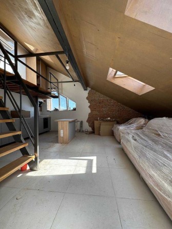 Продаж 1 кімнатної студії, з  виходом на терасу. Центр міста. - фото 1