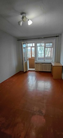 Поділ 2к квартира на середньому поверсі - фото 1