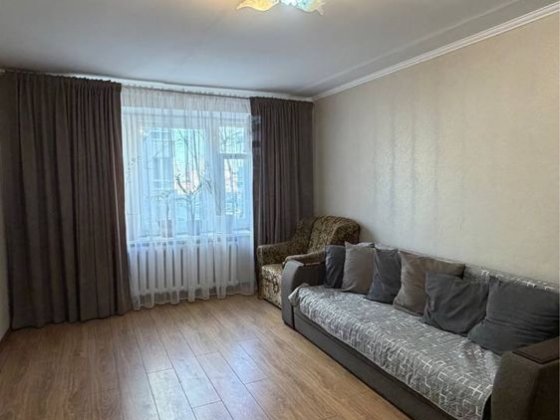 Продаж 3 кімнатноі + гардеробна (кабінет) Ровно