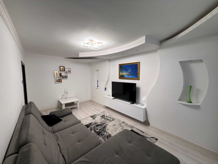 Продам 2-кімнатну квартиру з великою площею у зручній локації!!! Без комісії для покупця!!! - фото 1