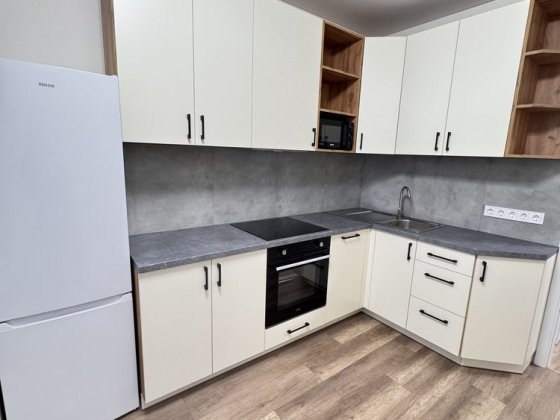 Продам квартиру з новим і сучасним ремонтом, меблями, технікою!