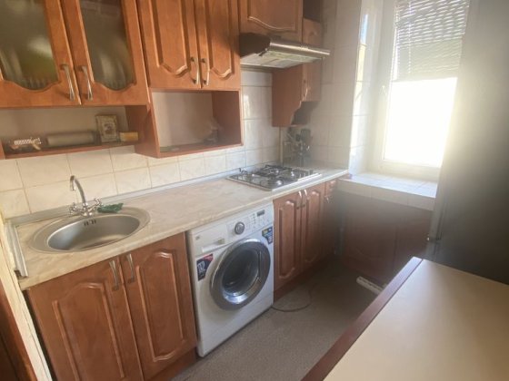 Квартира в центрі на середньому поверсі