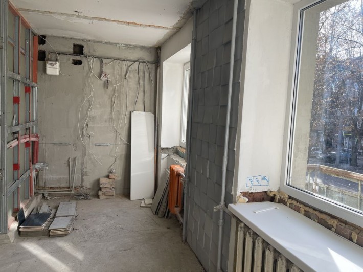 Продам 1-кімн  Ст Бандери   2-й поверх Добротного  Будинка - фото 1