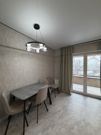 Нова квартира! Великий балкон! Газове опалення - фото 1