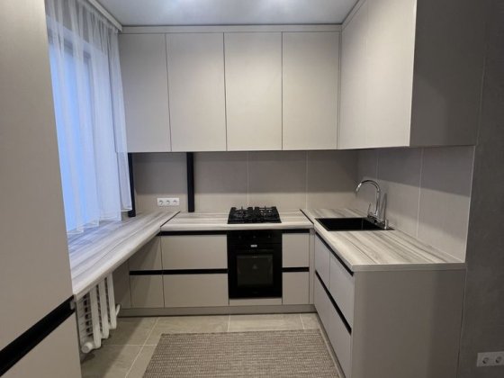 Продам 3 кімнатну квартиру по вулиці Співдружності 32 . Кривой Рог