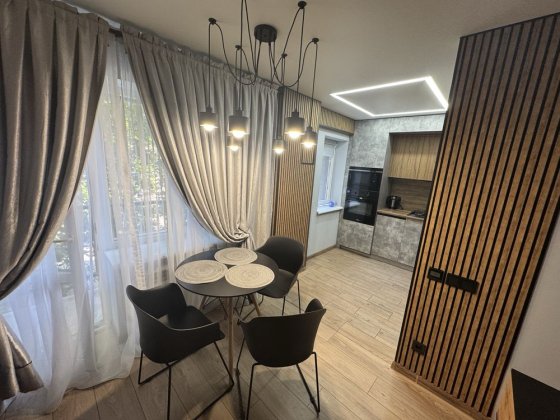 Продається 2 кімнатна квартира на Соц місті . Кривий Ріг