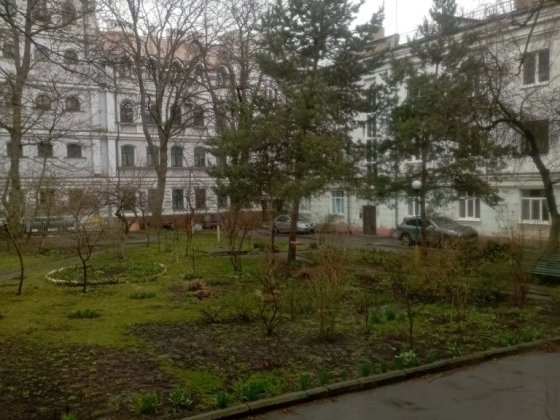 Супер місце(Центр.Банк.академ).  Власник .2-х кімнатна    Є відновлення Суми