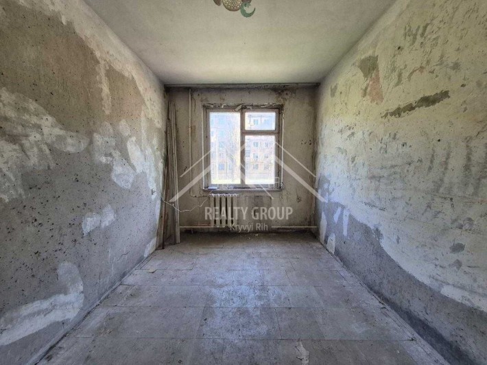 Продаж “брежнівки” 2к квартири по вул. Харитонова - фото 1