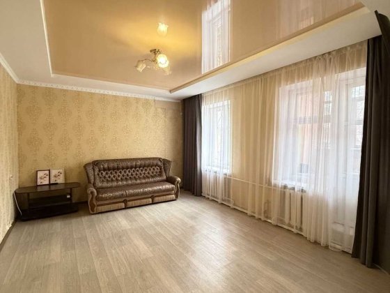 3-кімнатна квартира з окремими кімнатами + балкон і лоджія. Євідновлення!