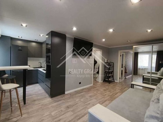 Продаж 2к квартири з меблями та технікою на 95-му, (Університетський) Кривой Рог