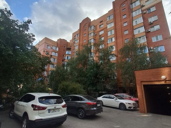 Продаж 3 кімнатної квартири з кухнею студією Полтава