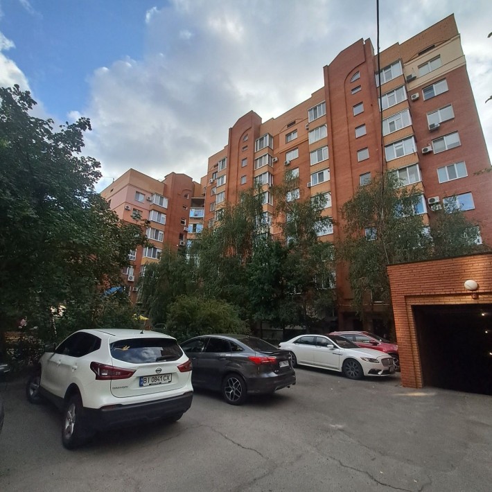 Продаж 3 кімнатної квартири з кухнею студією - фото 1