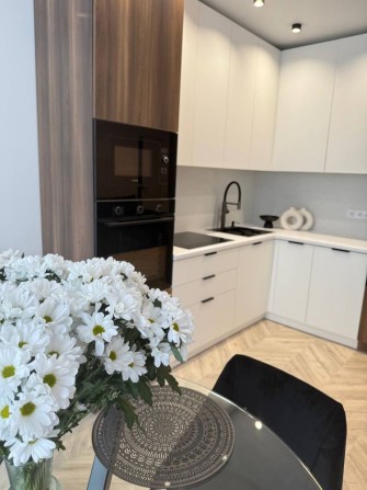 Нова євро2кімнатна квартира біля Центрального парку - фото 1