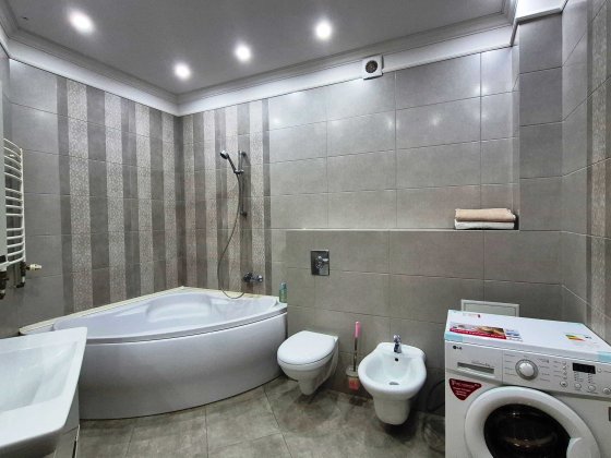 Продаж 3к квартири 88м² з А/О і євроремонтом, 2й поверх Суми