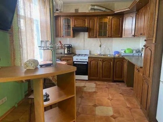 Квартира в центрі з меблями та ремонтом