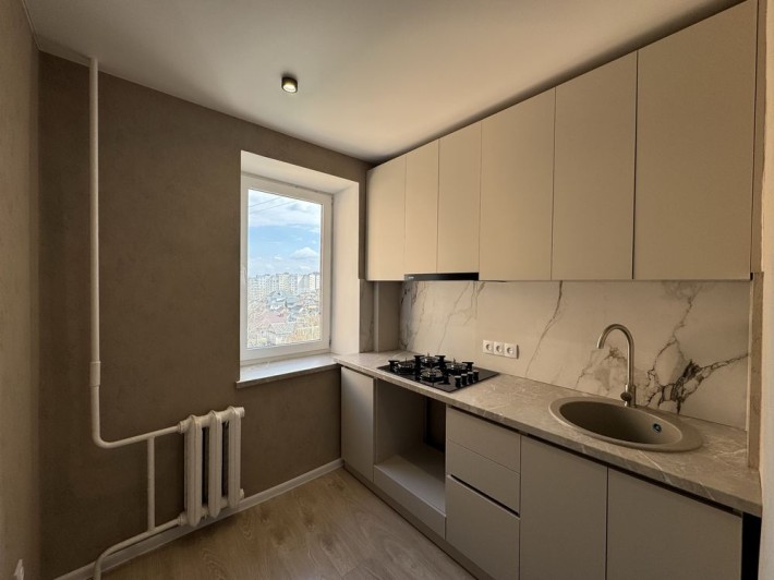 Продаж 1-кімнатної квартири з новим ремонтом - фото 1