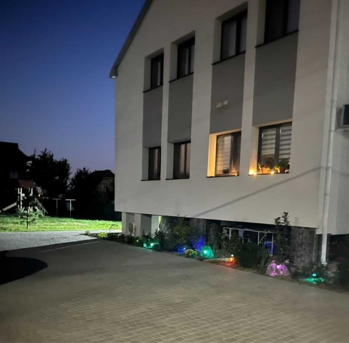 % Продаж 4-кімнатної квартири з ремонтом, меблями та гаражем на 2 авто, Новий Двір % - фото 1