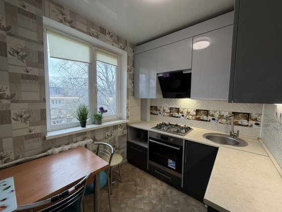 Продаж пл. Толстого, вул. Н. Кобринської (Грицевця), 8 лікарня торг Кривой Рог