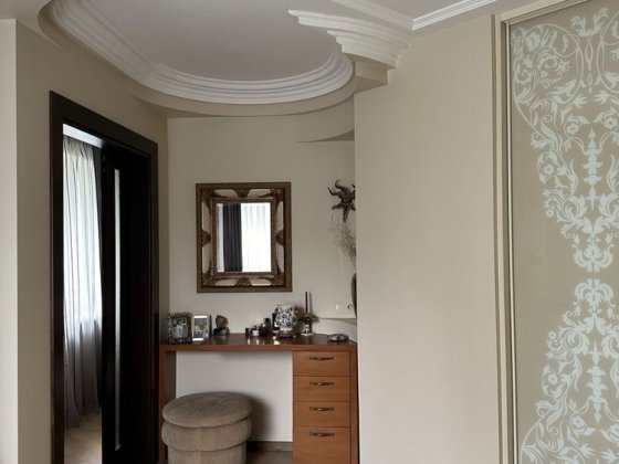 Продам гарну 3 кімнатну з автономним газовим опаленням центр Ровно