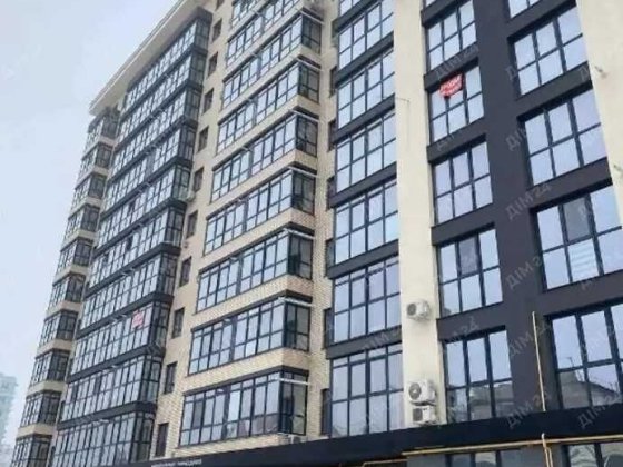 Простора 3-кімнатна з автономним опаленням та коморою Полтава