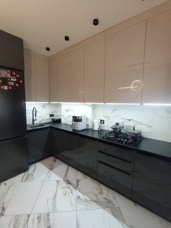 "Комфортна  3-кімнатна квартира в новобудові - фото 1