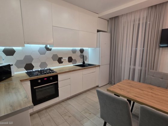 Продаж 2 кімнатної квартири з підвалом Ровно