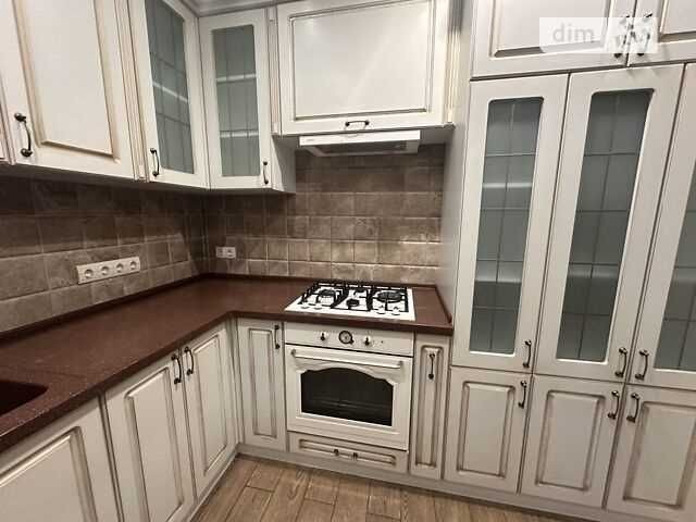 Продаж просторої трикімнатної квартири - фото 1