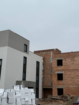 Продаж двохкімнатної квартири у сучасному будинку - фото 1