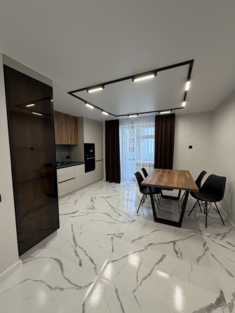 ПРОДАЖ 3 КВАРТИРИ З ДИЗАЙНЕРСЬКИМ РЕМОНТОМ. - фото 1