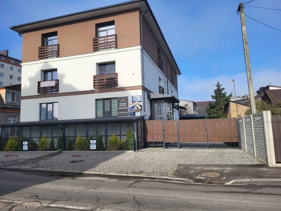 Продам власну квартиру в будинку із власним закритим двором Ровно