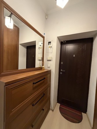 Продам 1к квартиру з ремонтом в цегляному будинку. Центр міста - фото 1