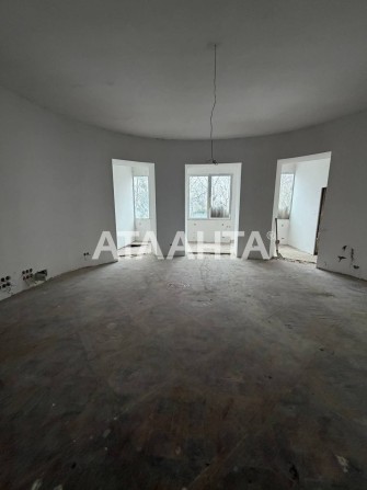 Простора дворівнева квартира в старому Центрі - фото 1