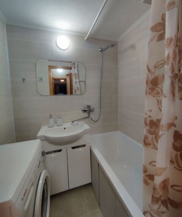 Продам квартиру з  ремонтом - фото 1