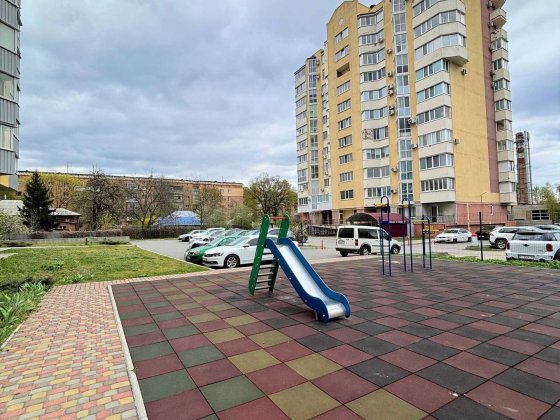 Квартира з ремонтом. Закритий двір+Підземний паркінг. ТОРГ!