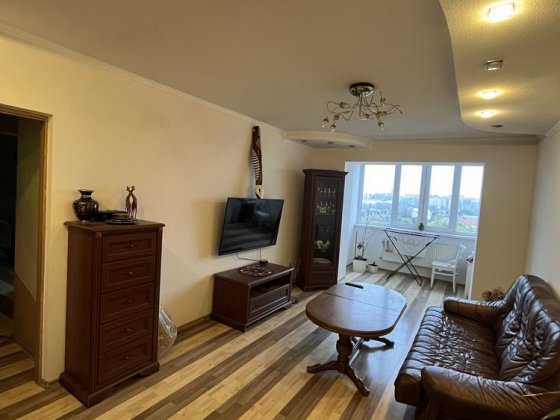Продаж 4кімнатної квартири Кармелюка 135 Чернівці