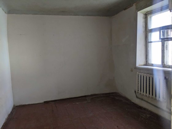 Центр. Продам квартиру без ремонта в одноэтажном доме, с гаражом Полтава