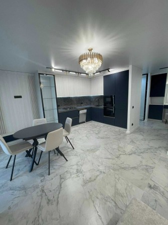 Продаж 2 кімнатної квартири на проспекті Злуки з ремонтом - фото 1