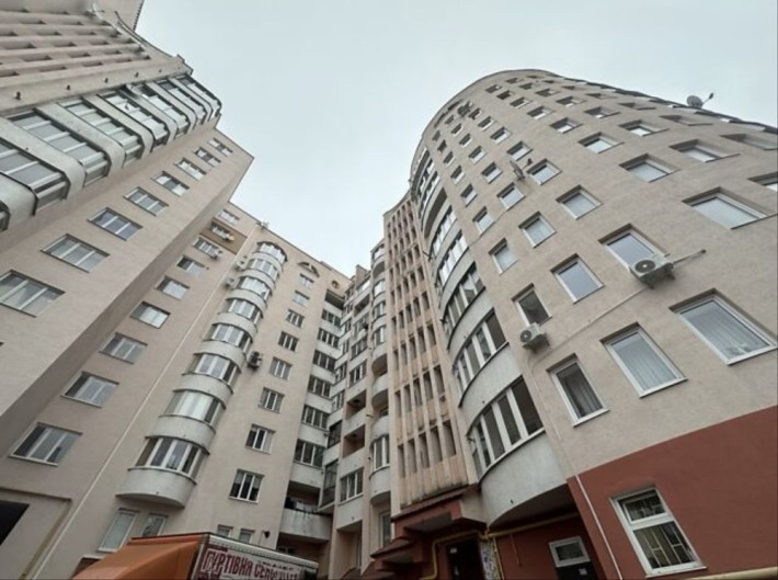 Продається 3-кімнатна квартира проспект Степана Бандери,р-н Східний - фото 1