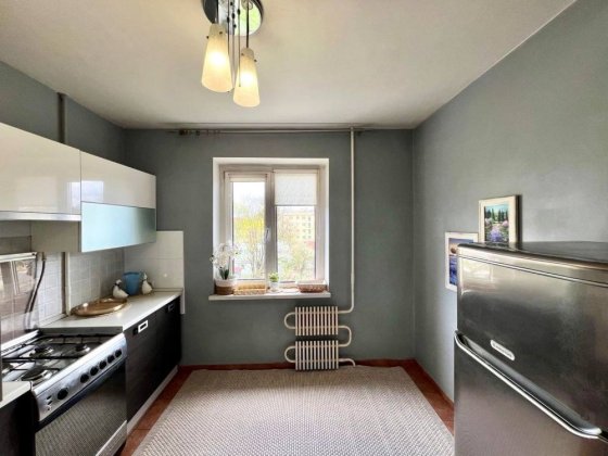 Продам 1кім р-н 12-школа. Ровно