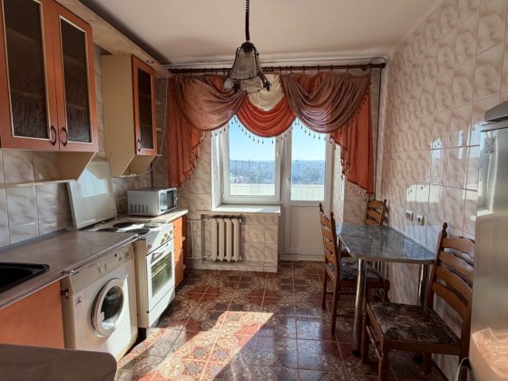 Продаж 3-кімнатної квартири з ремонтом в районі Північний! Ровно